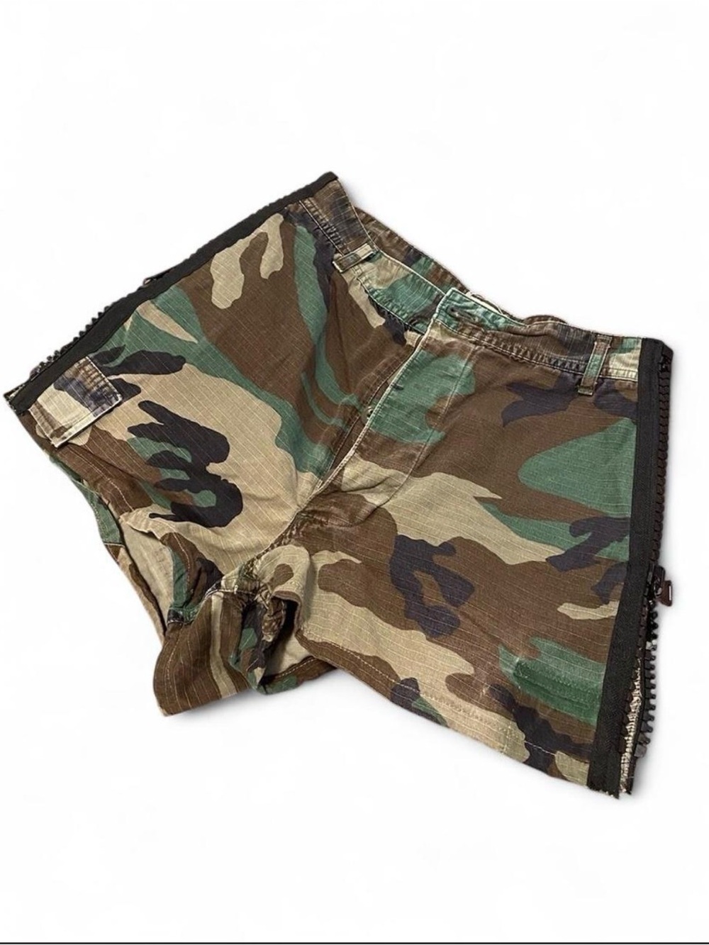 LF Camo Zip Side Detail Cargo Shorts | Like New | Rare